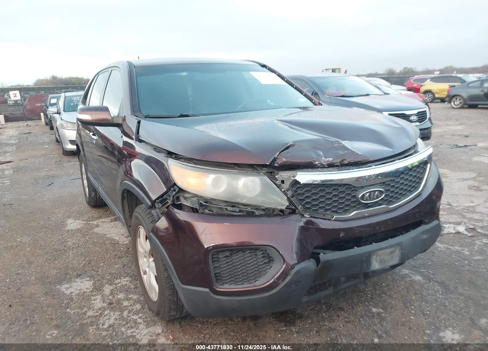 2013 KIA SORENTO LX VIN: 5XYKT4A15DG352358