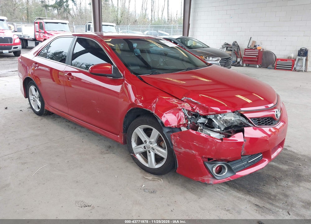 2014 TOYOTA CAMRY SE VIN: 4T1BF1FK4EU751197