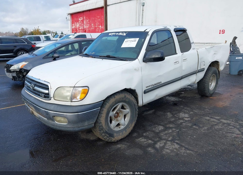 2000 TOYOTA TUNDRA SR5 V8 VIN: 5TBBT441XYS032434