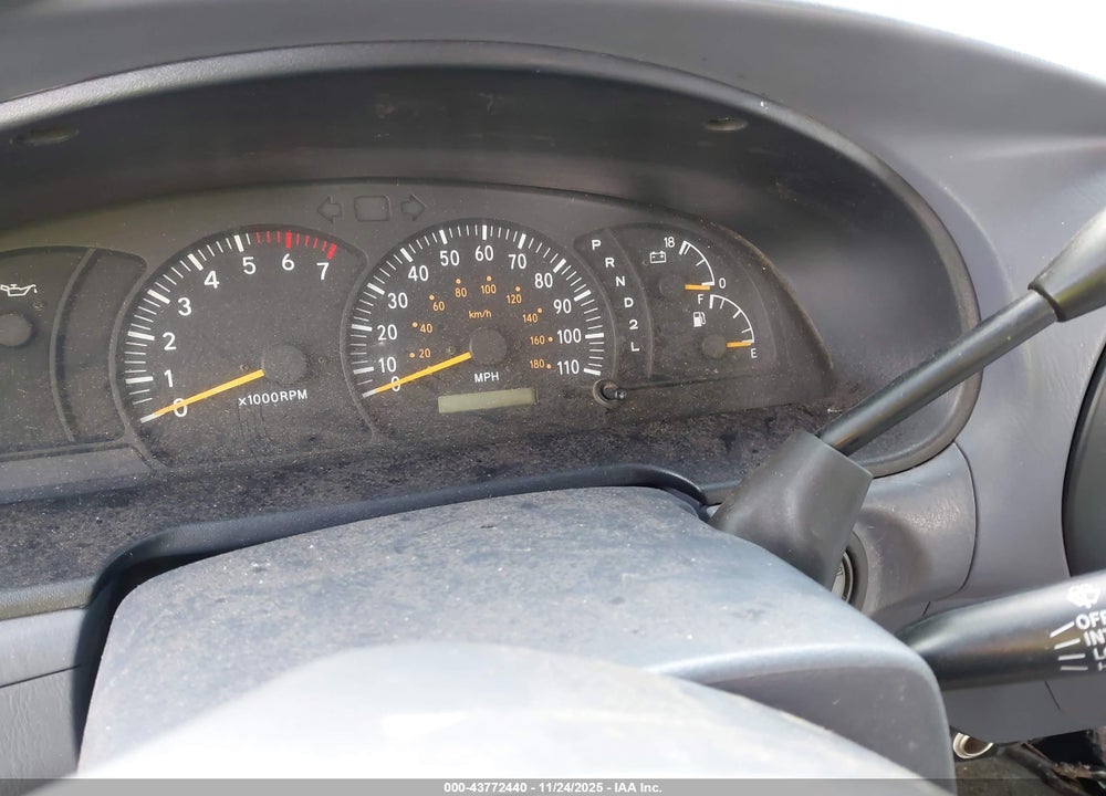 2000 TOYOTA TUNDRA SR5 V8 VIN: 5TBBT441XYS032434