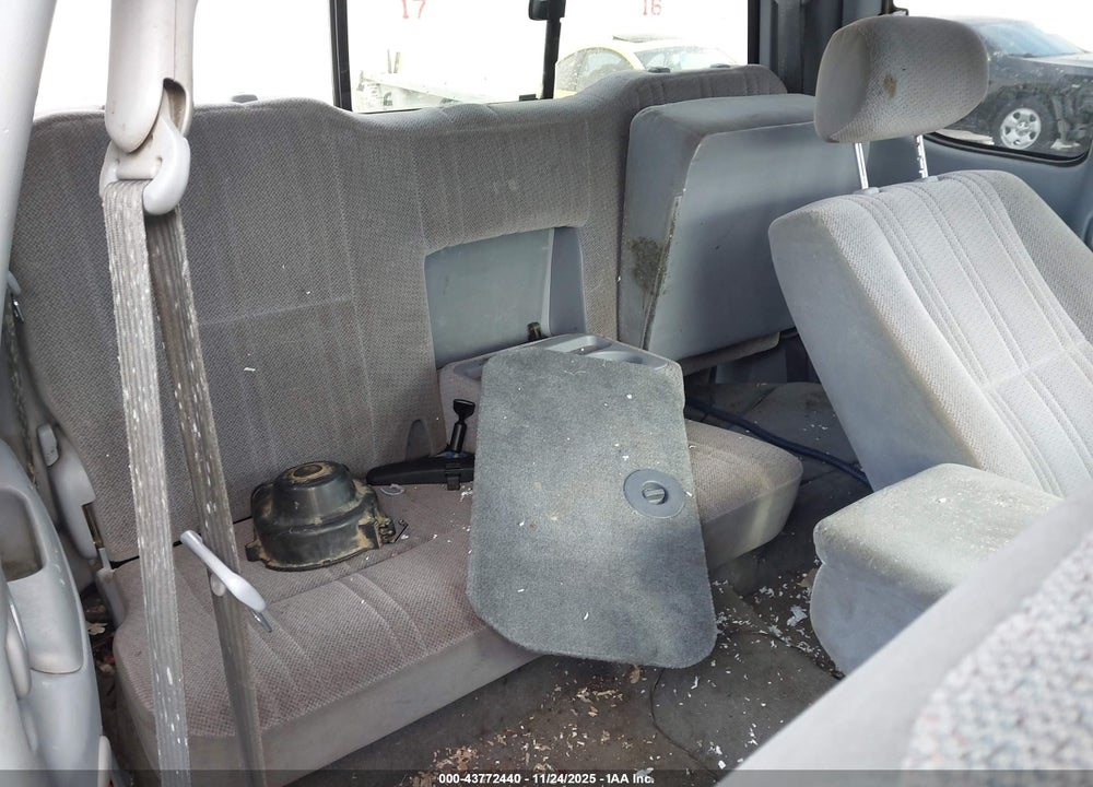 2000 TOYOTA TUNDRA SR5 V8 VIN: 5TBBT441XYS032434
