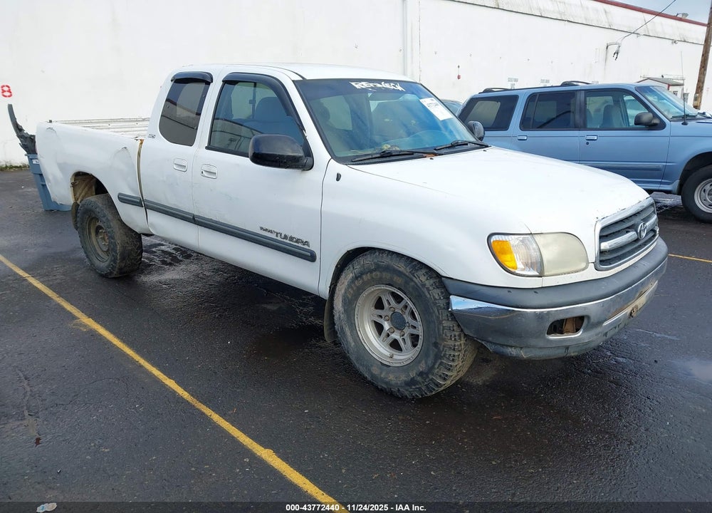 2000 TOYOTA TUNDRA SR5 V8 VIN: 5TBBT441XYS032434
