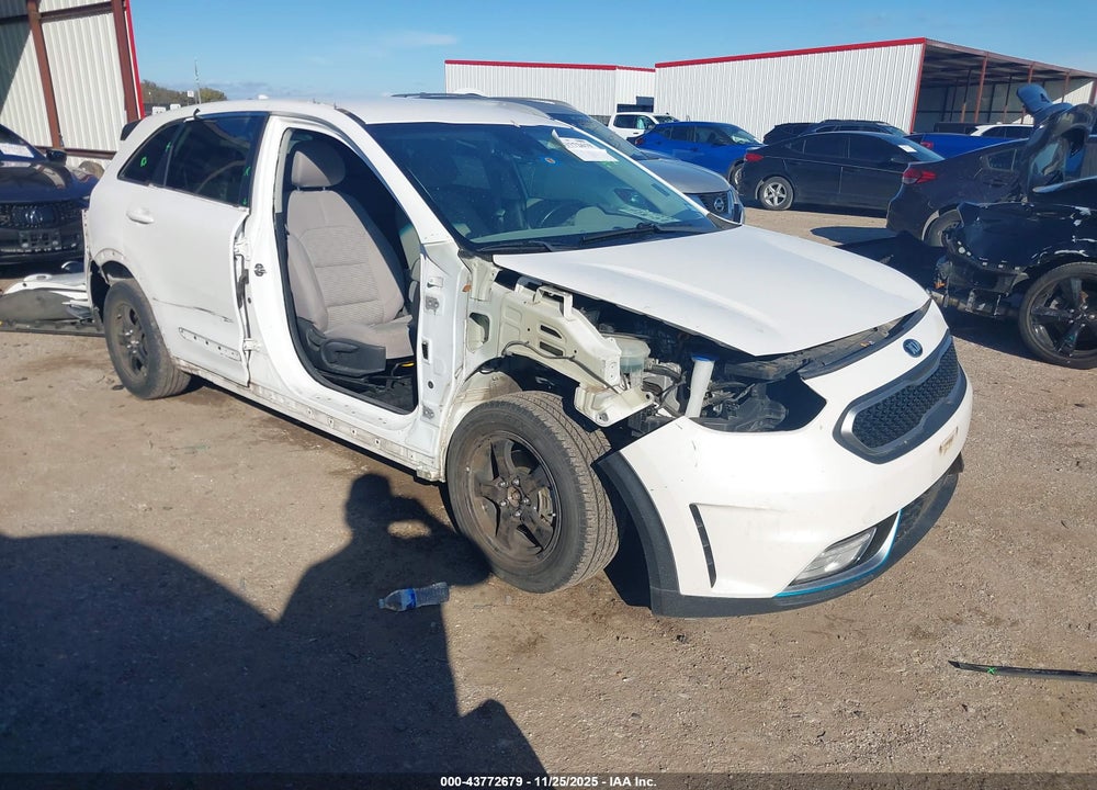2018 KIA NIRO PLUG-IN HYBRID LX VIN: KNDCM3LD8J5135412