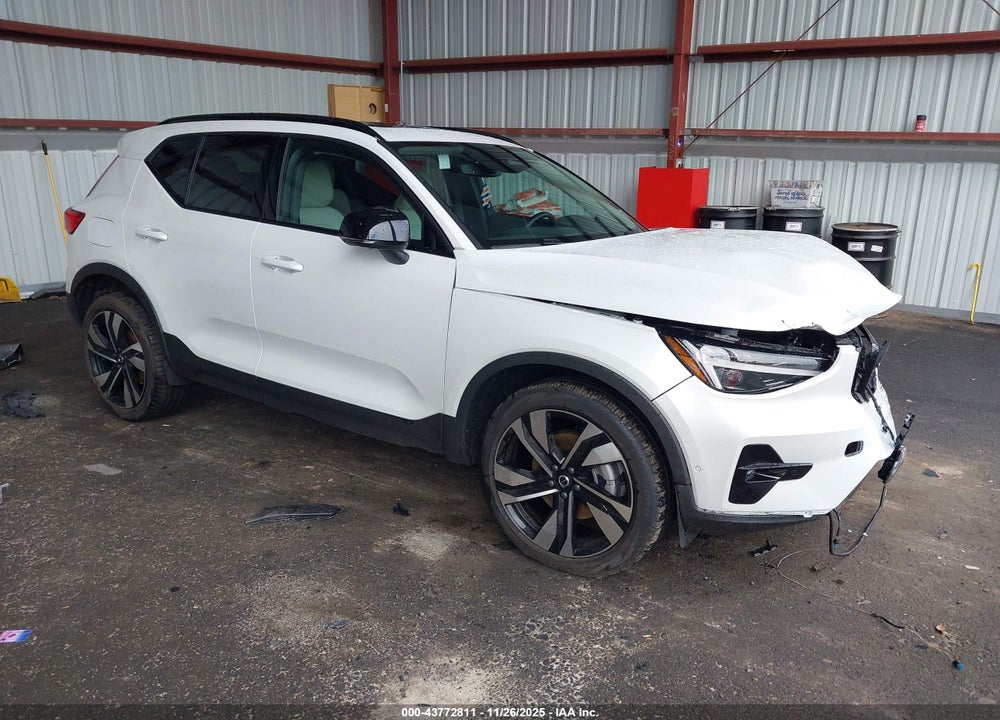 2025 VOLVO XC40 B5 PLUS DARK THEME VIN: YV4L12UC2S2525477