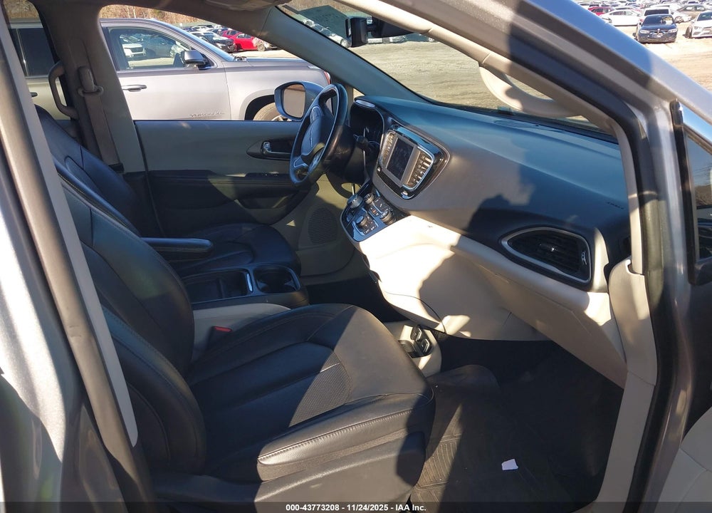 2020 CHRYSLER PACIFICA TOURING L VIN: 2C4RC1BGXLR125614