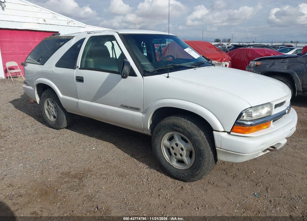 2000 CHEVROLET BLAZER LS VIN: 1GNCT18W9YK112371