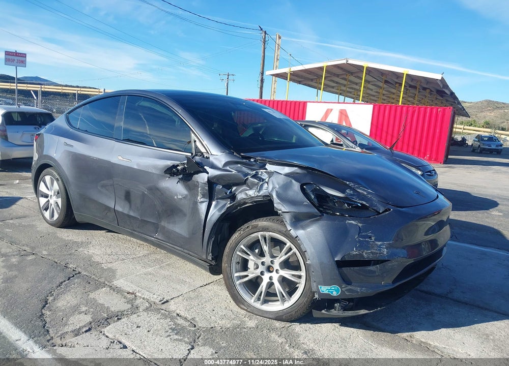 2024 TESLA MODEL Y LONG RANGE DUAL MOTOR ALL-WHEEL DRIVE VIN: 7SAYGDEE0RA216715