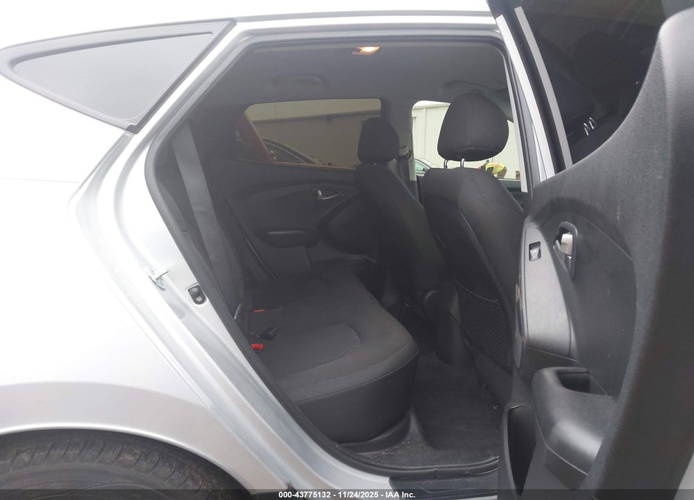2015 HYUNDAI TUCSON GLS VIN: KM8JTCAF5FU989684
