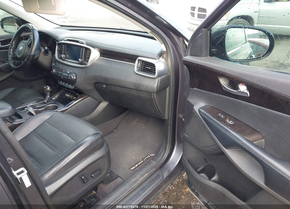 2016 KIA SORENTO 3.3L EX VIN: 5XYPH4A52GG148423