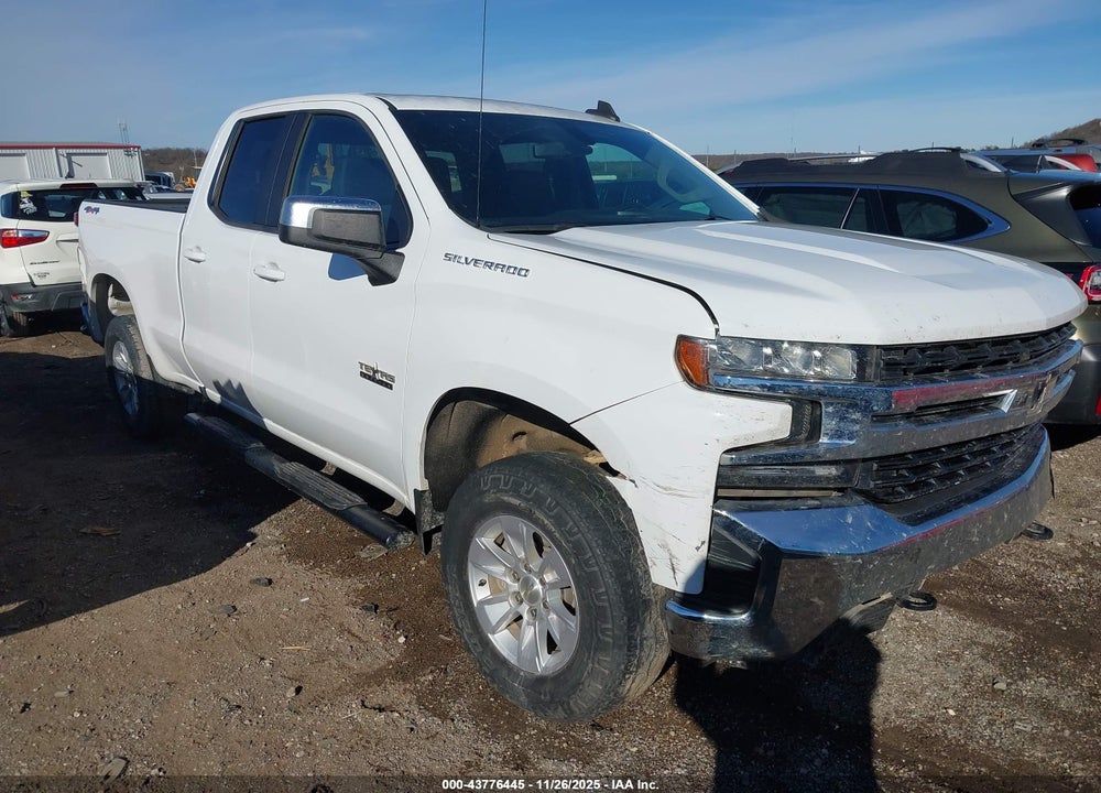 2021 CHEVROLET SILVERADO 1500 4WD  STANDARD BED LT VIN: 1GCRYDED9MZ135871
