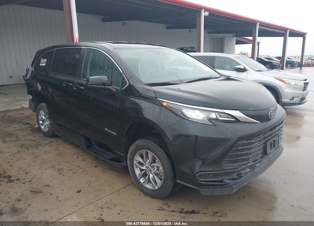 2024 TOYOTA SIENNA LE VIN: 5TDKRKEC0RS200383