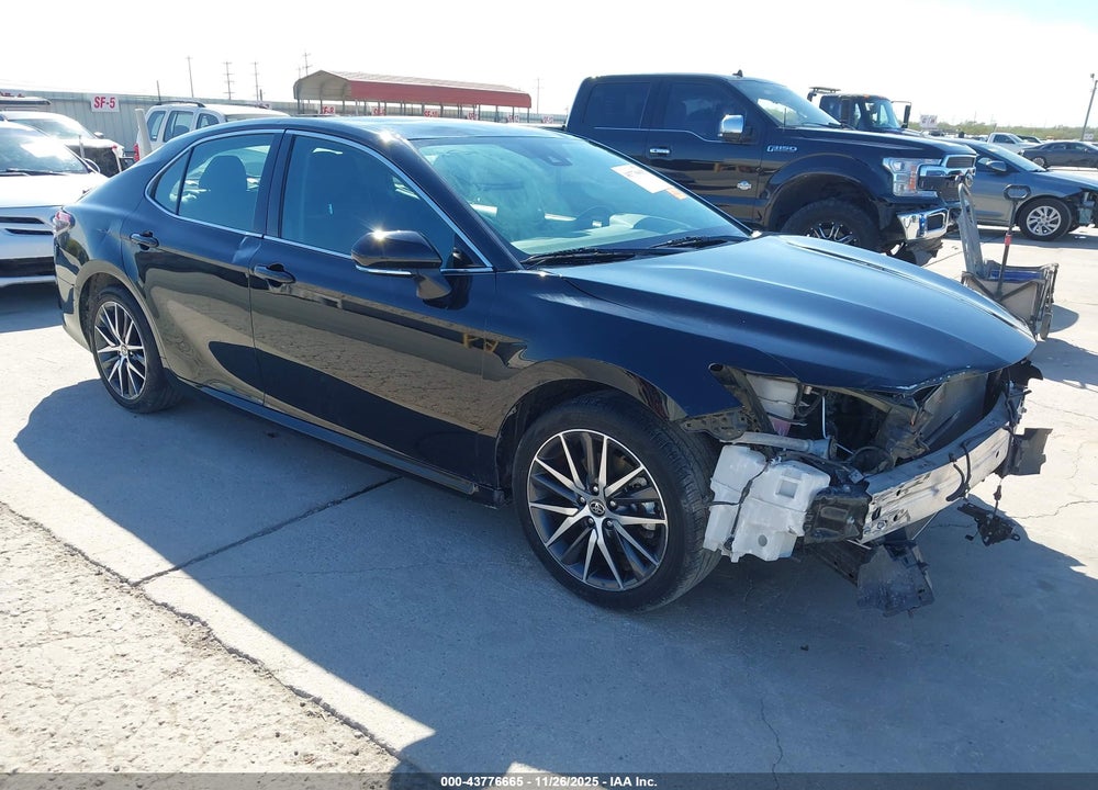 2022 TOYOTA CAMRY XLE VIN: 4T1F11AKXNU025772