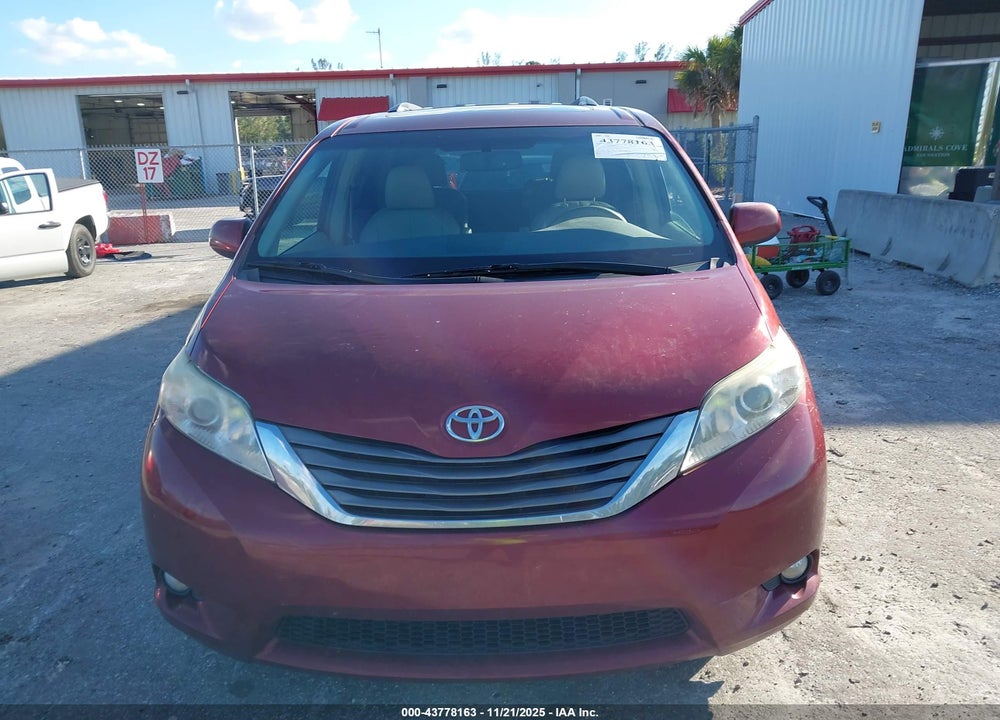 2011 TOYOTA SIENNA XLE V6 VIN: 5TDYK3DC4BS019962