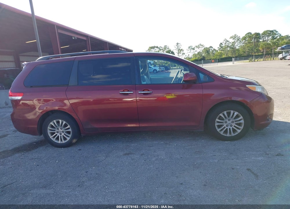2011 TOYOTA SIENNA XLE V6 VIN: 5TDYK3DC4BS019962
