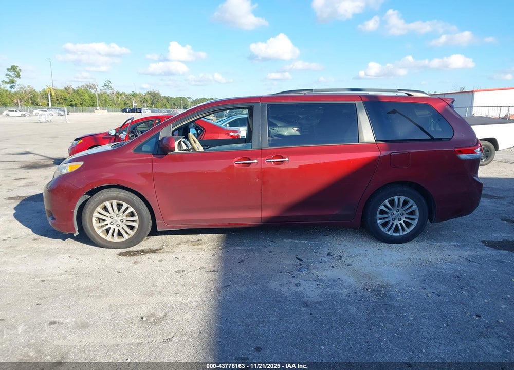 2011 TOYOTA SIENNA XLE V6 VIN: 5TDYK3DC4BS019962