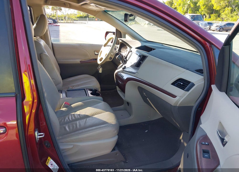 2011 TOYOTA SIENNA XLE V6 VIN: 5TDYK3DC4BS019962