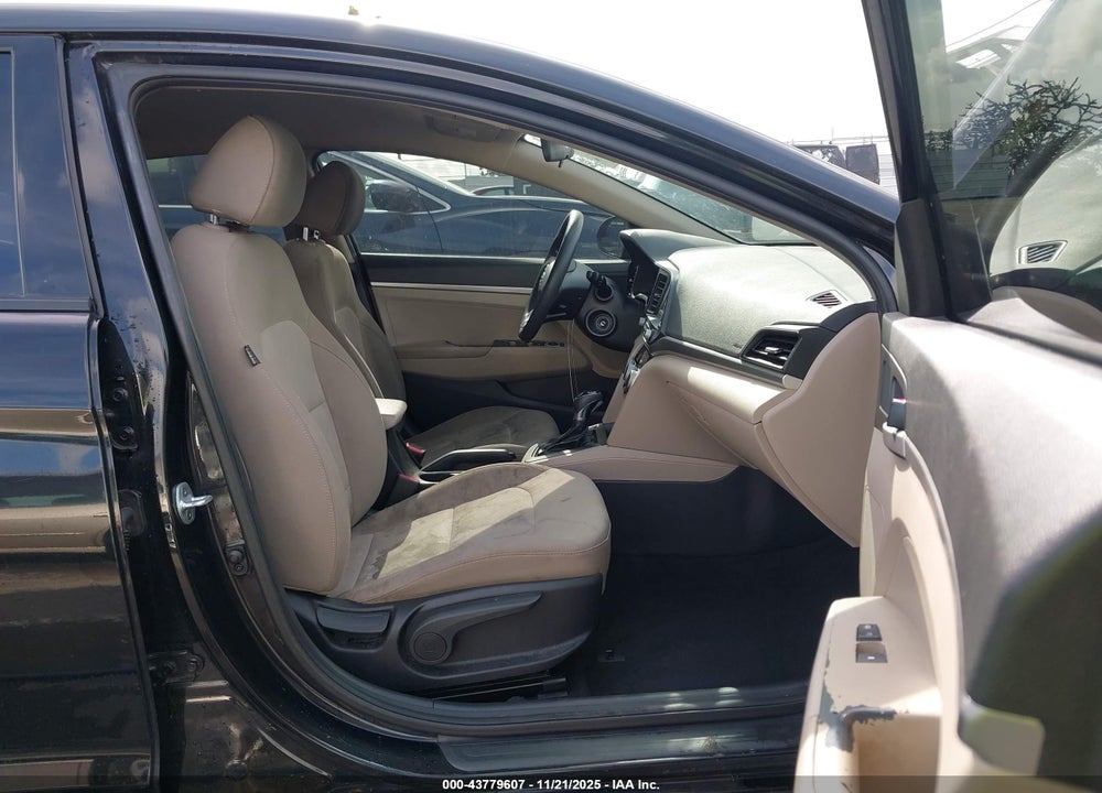 2019 HYUNDAI ELANTRA SE VIN: 5NPD74LF5KH495094