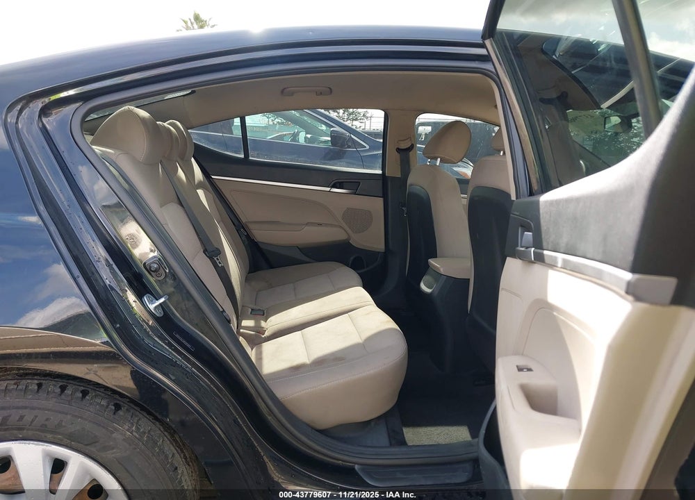 2019 HYUNDAI ELANTRA SE VIN: 5NPD74LF5KH495094