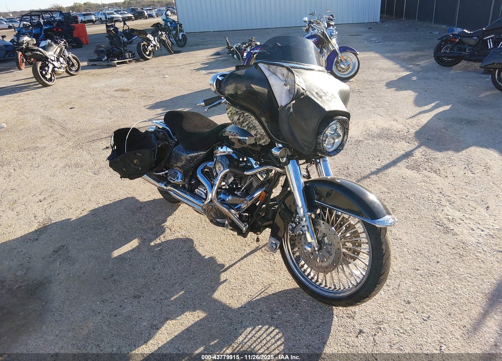 2006 HARLEY-DAVIDSON FLHXI VIN: 1HD1KBW136Y711422