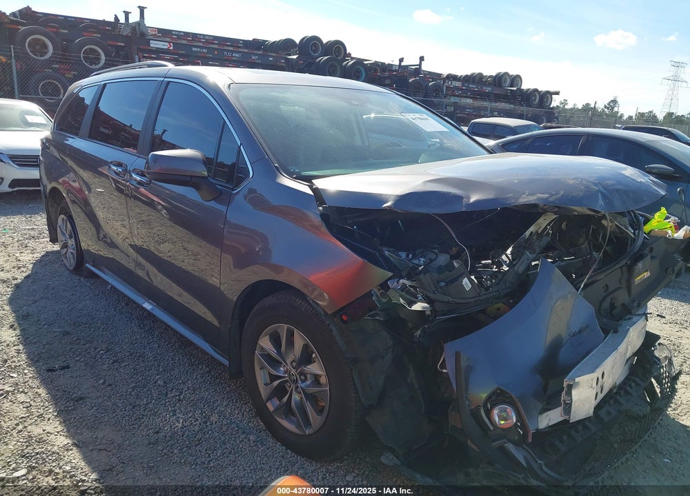 2024 TOYOTA SIENNA XLE VIN: 5TDYRKEC7RS183818