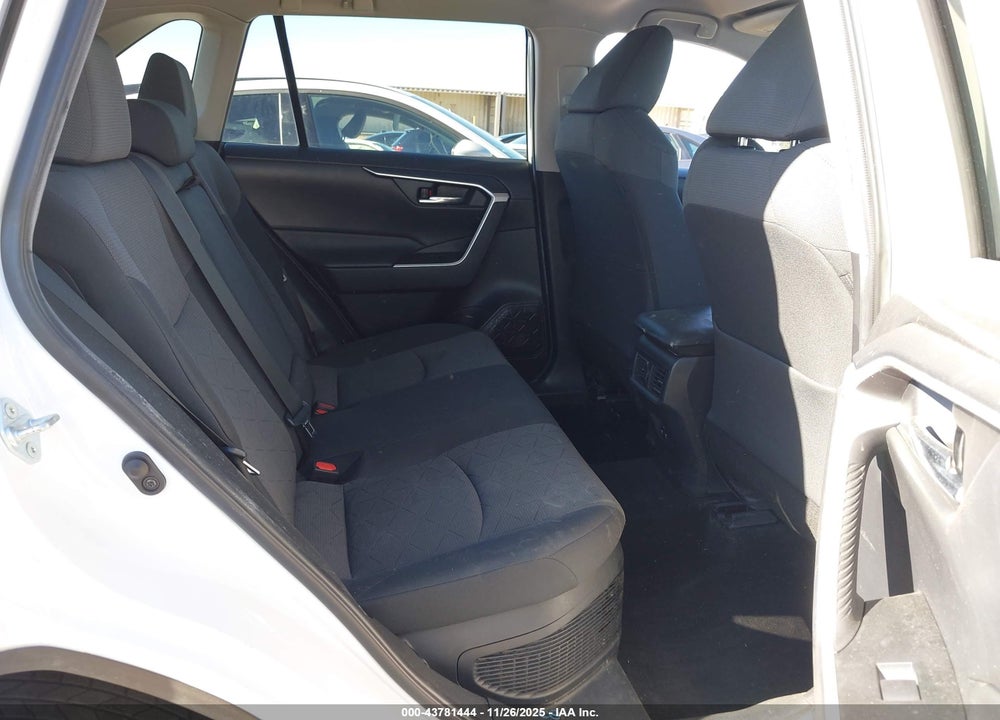 2021 TOYOTA RAV4 HYBRID XLE VIN: 4T3R6RFV4MU015146
