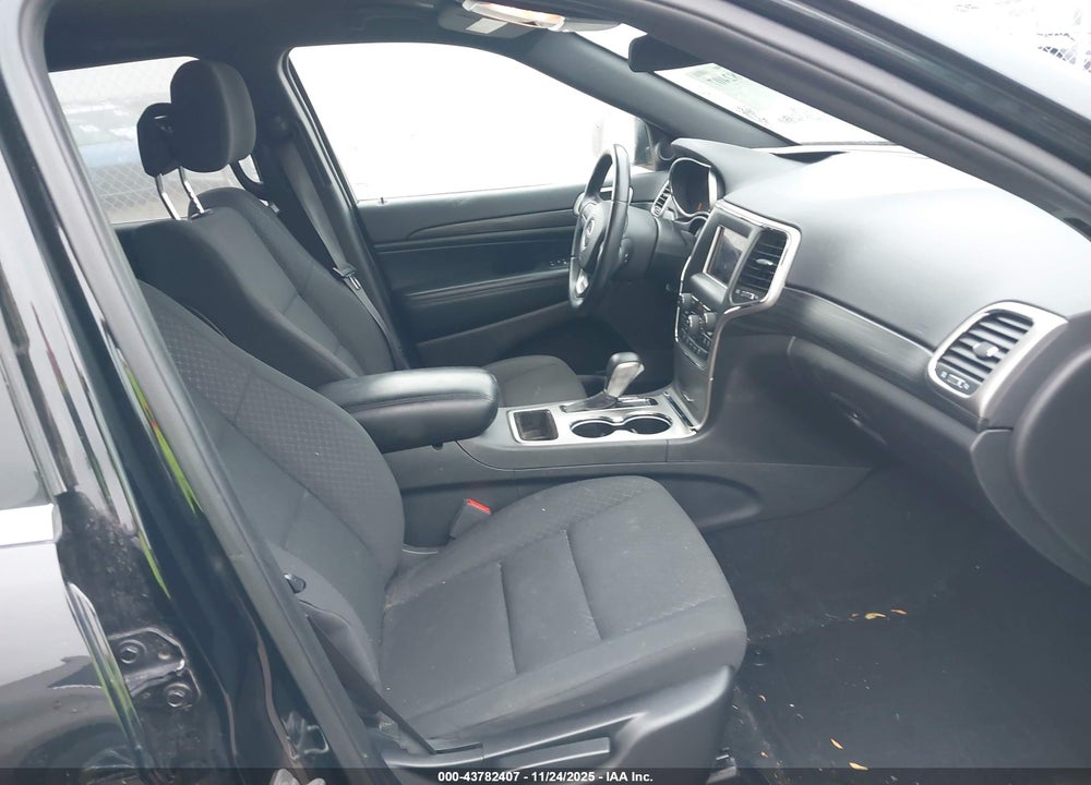 2019 JEEP GRAND CHEROKEE LAREDO E 4X4 VIN: 1C4RJFAG8KC759404