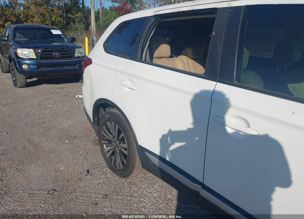 2019 MITSUBISHI OUTLANDER ES VIN: JA4AD2A30KZ054534