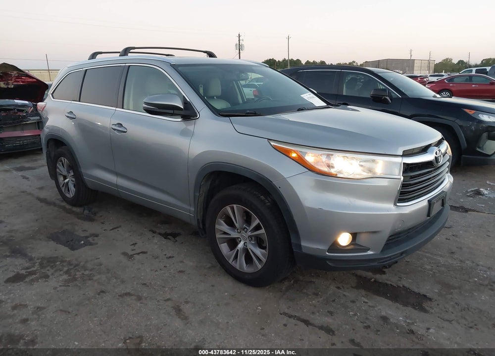 2015 TOYOTA HIGHLANDER XLE V6 VIN: 5TDJKRFH0FS206702