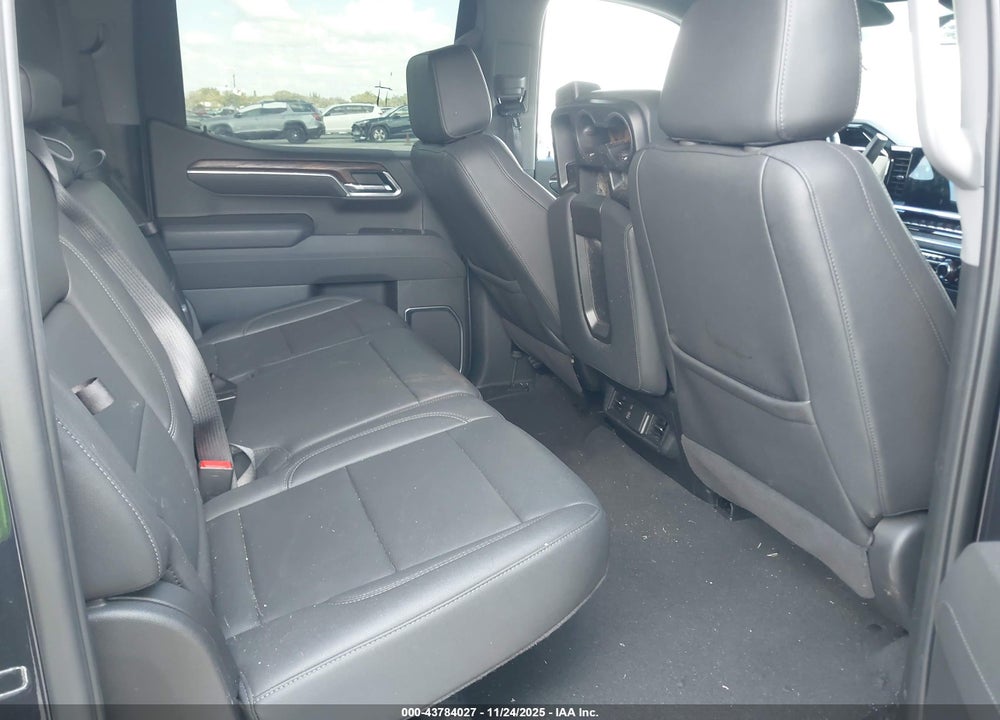 2025 GMC SIERRA 1500 2WD SHORT BOX SLT VIN: 3GTPHDED7SG255513