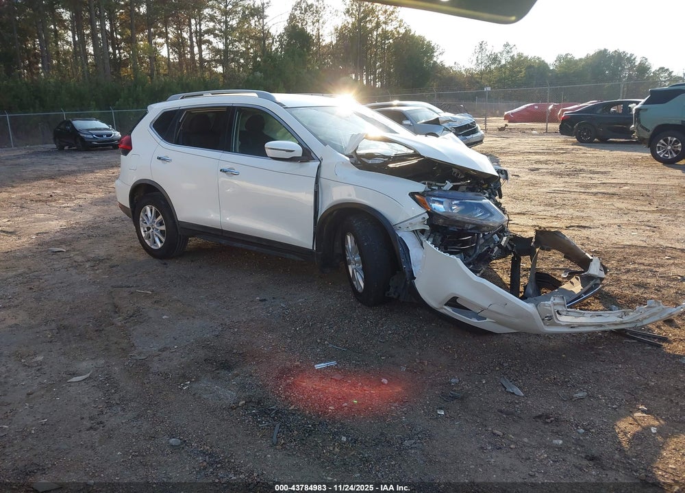 2018 NISSAN ROGUE SV VIN: KNMAT2MT8JP607011