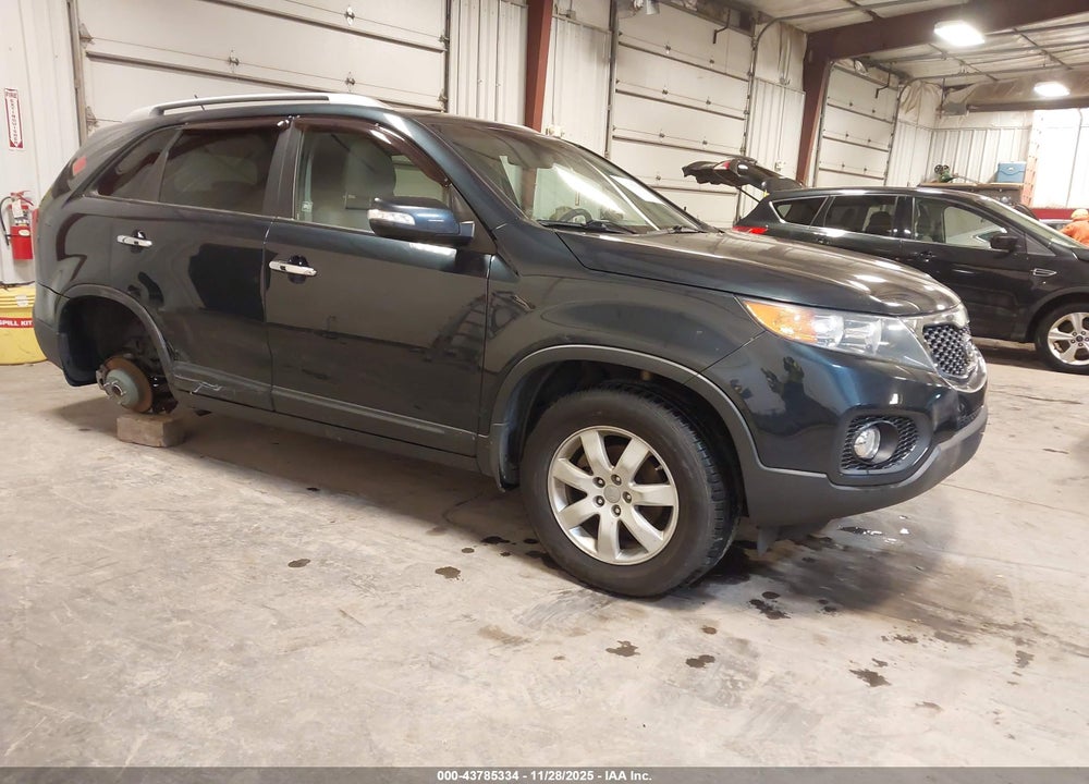 2013 KIA SORENTO LX VIN: 5XYKT3A67DG348480