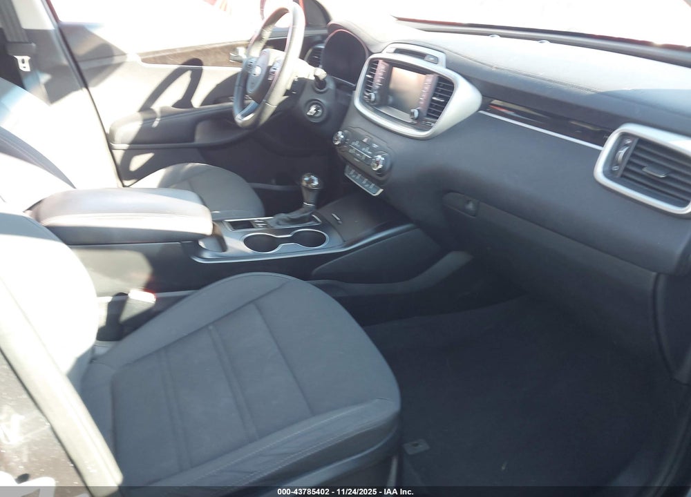 2017 KIA SORENTO 2.4L LX VIN: 5XYPG4A38HG212175