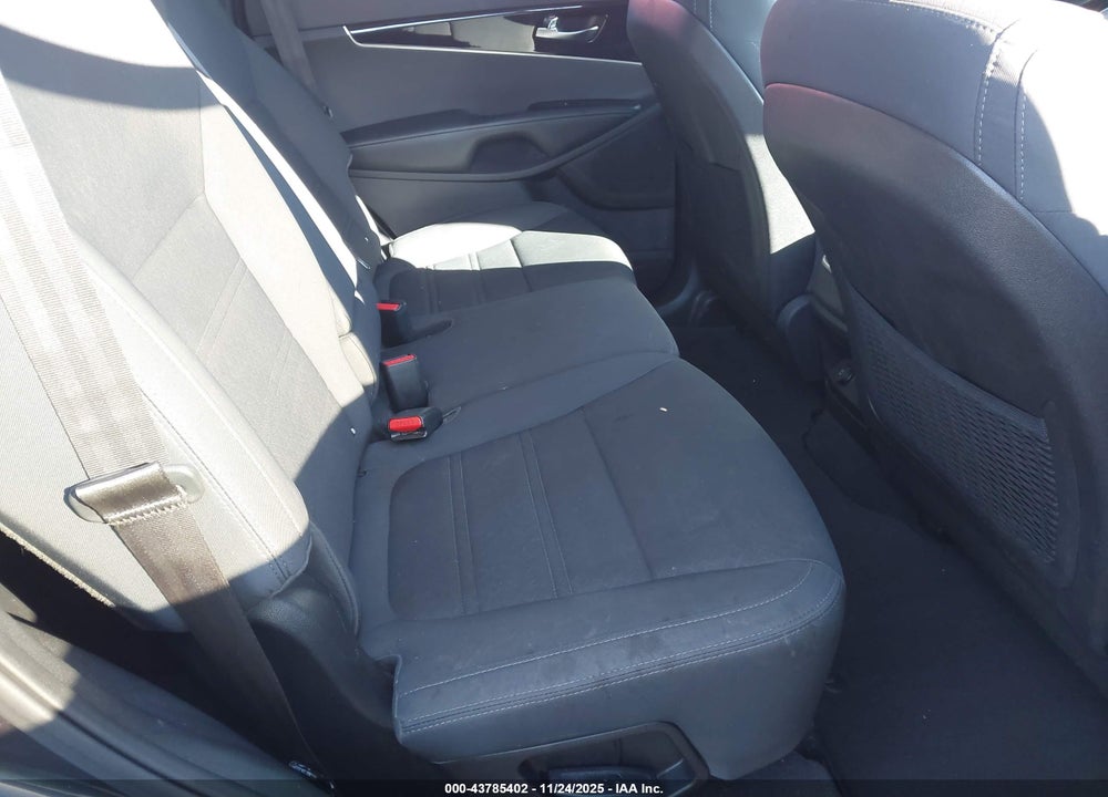 2017 KIA SORENTO 2.4L LX VIN: 5XYPG4A38HG212175