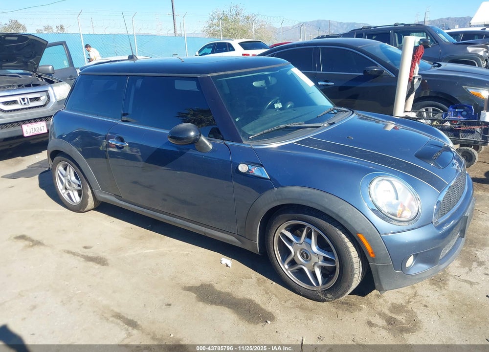 2009 MINI COOPER S VIN: WMWMF73569TW85727