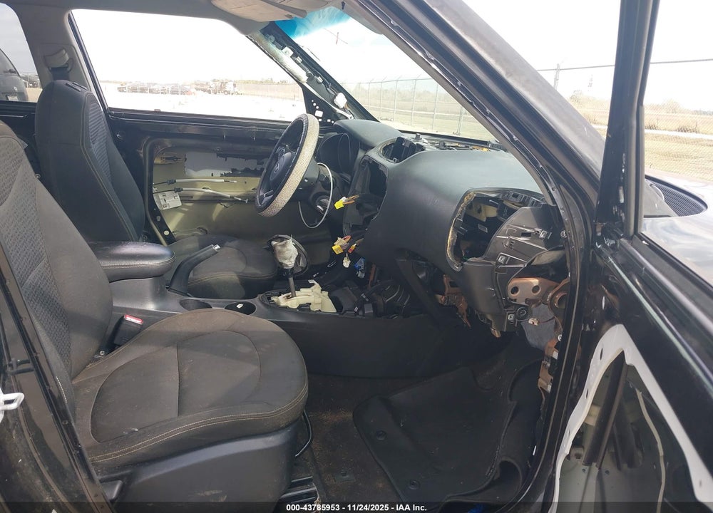 2014 KIA SOUL VIN: KNDJP3A57E7010163