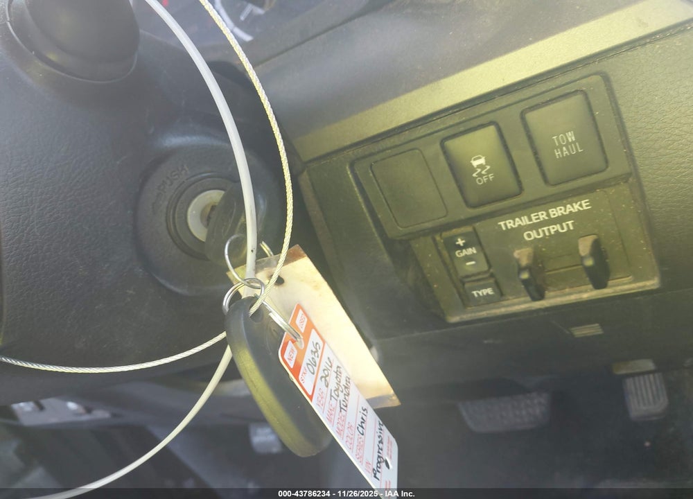 2016 TOYOTA TUNDRA SR5 5.7L V8 VIN: 5TFDW5F10GX558557