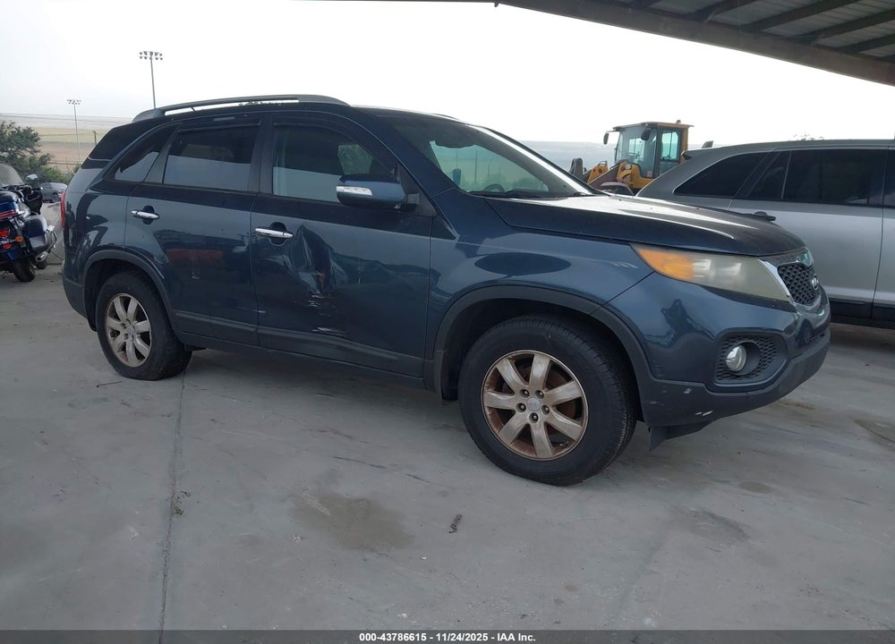 2011 KIA SORENTO LX VIN: 5XYKT4A19BG151706