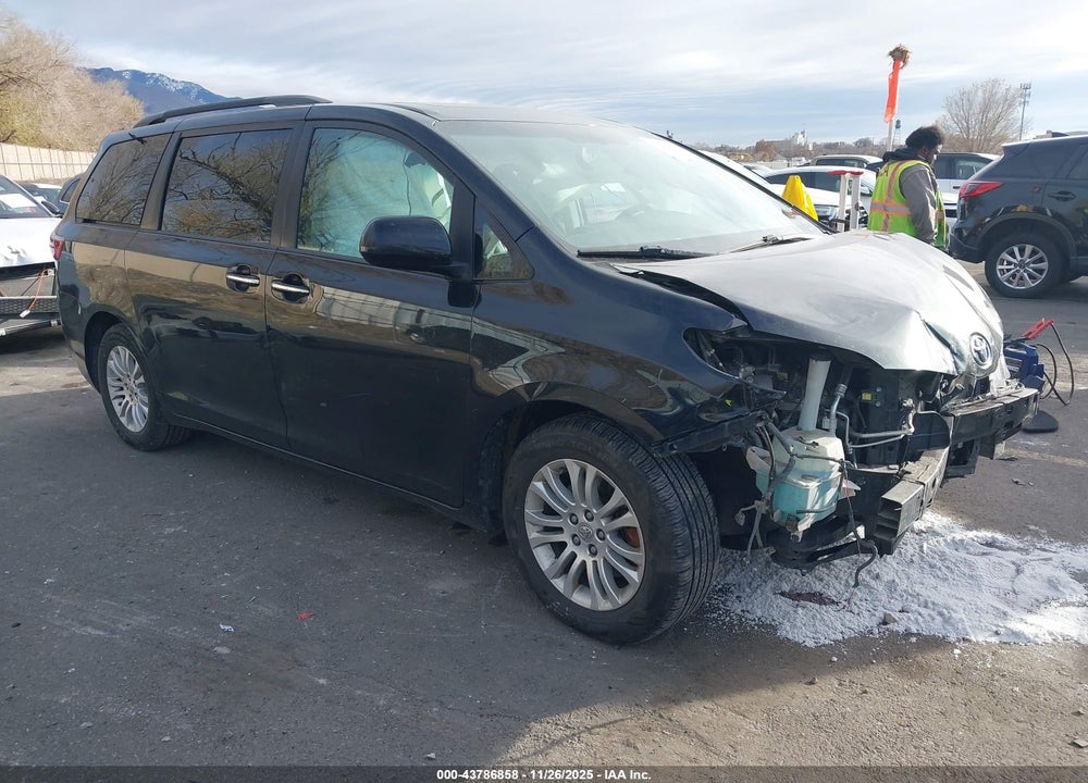 2015 TOYOTA SIENNA XLE 8 PASSENGER VIN: 5TDYK3DC4FS655769