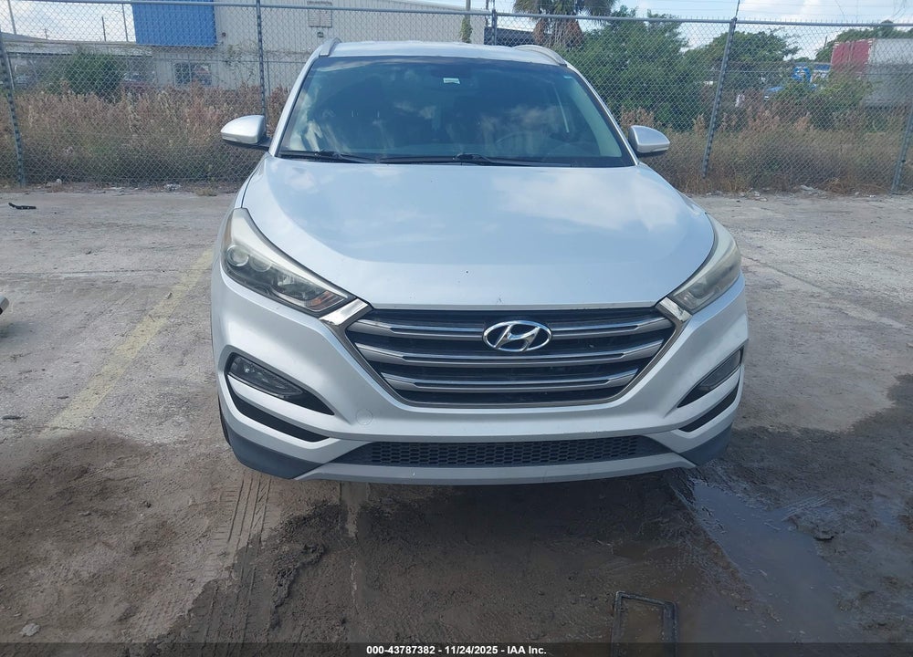 2017 HYUNDAI TUCSON LIMITED VIN: KM8J33A21HU420427