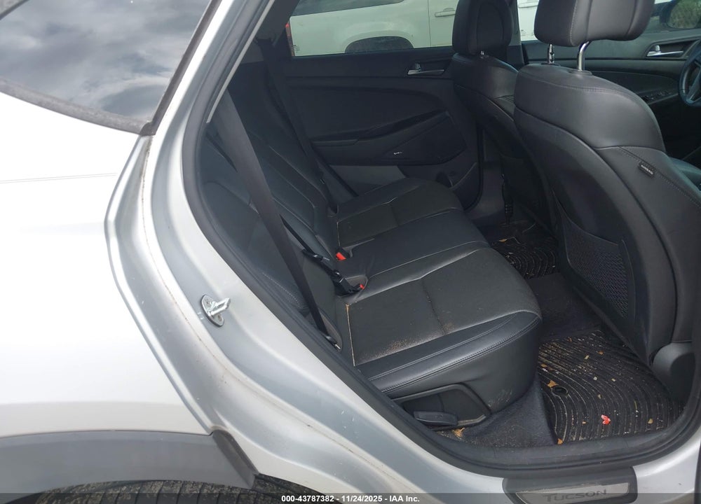 2017 HYUNDAI TUCSON LIMITED VIN: KM8J33A21HU420427