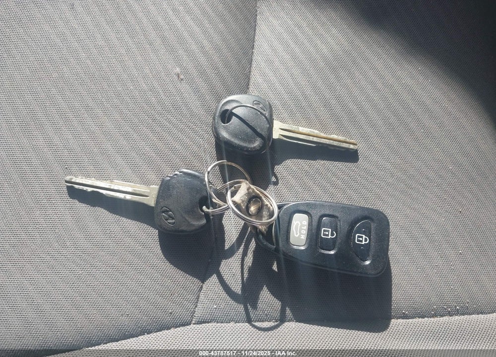 2013 HYUNDAI ELANTRA GLS VIN: 5NPDH4AE3DH450410