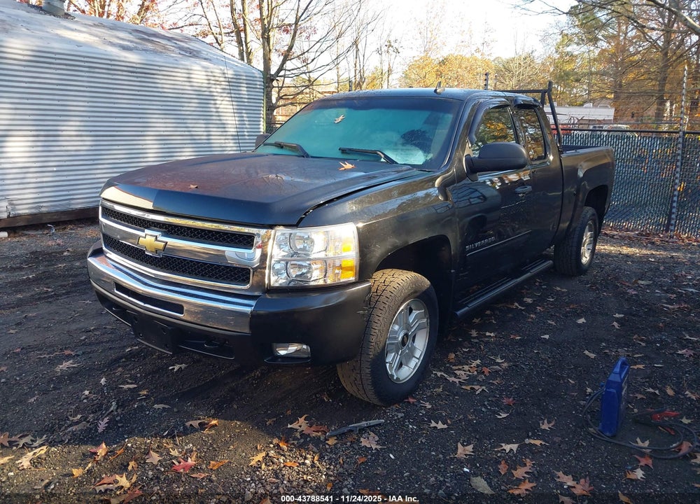 2011 CHEVROLET SILVERADO 1500 LT VIN: 1GCRKSE37BZ111191