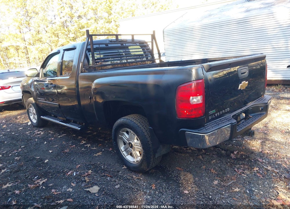 2011 CHEVROLET SILVERADO 1500 LT VIN: 1GCRKSE37BZ111191