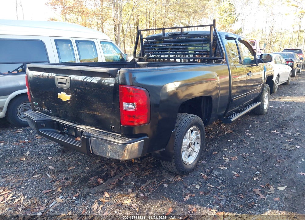 2011 CHEVROLET SILVERADO 1500 LT VIN: 1GCRKSE37BZ111191