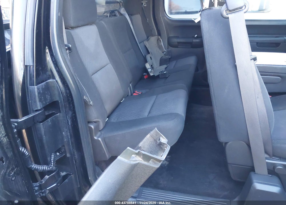 2011 CHEVROLET SILVERADO 1500 LT VIN: 1GCRKSE37BZ111191