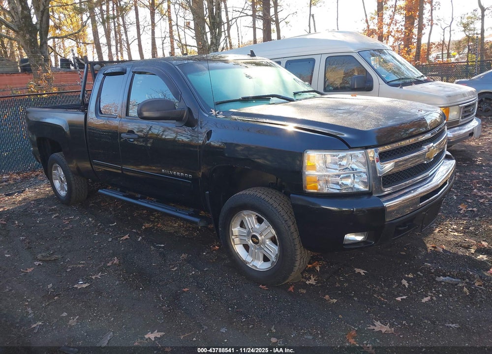 2011 CHEVROLET SILVERADO 1500 LT VIN: 1GCRKSE37BZ111191