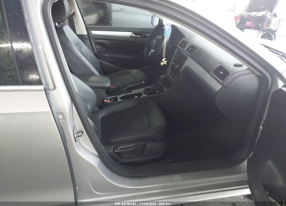 2013 VOLKSWAGEN PASSAT 2.5L SE VIN: 1VWBP7A34DC021313
