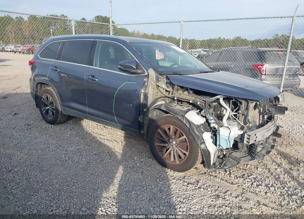 2019 TOYOTA HIGHLANDER XLE VIN: 5TDJZRFH7KS724490