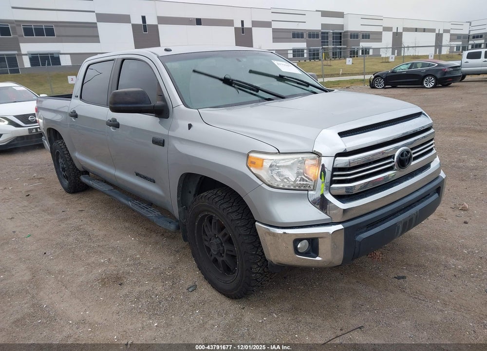 2017 TOYOTA TUNDRA SR5 5.7L V8 VIN: 5TFDW5F17HX611000