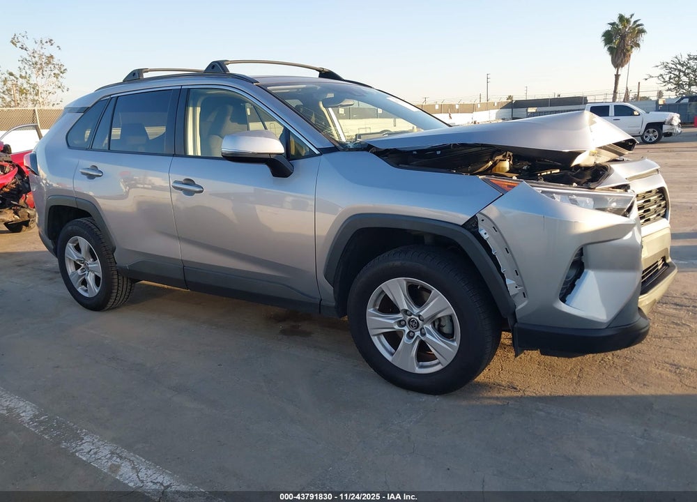 2019 TOYOTA RAV4 XLE VIN: JTMW1RFV6KD018884